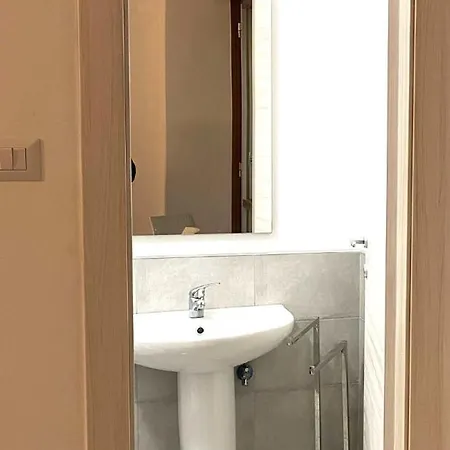 Delfis Bed & Breakfast 3*