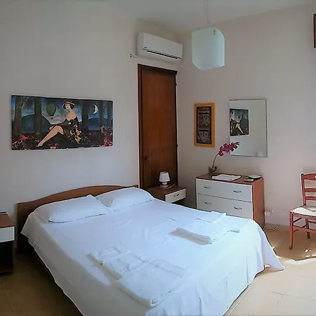 Delfis Bed & Breakfast