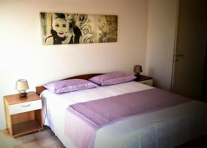Bed & Breakfast Delfis 3*